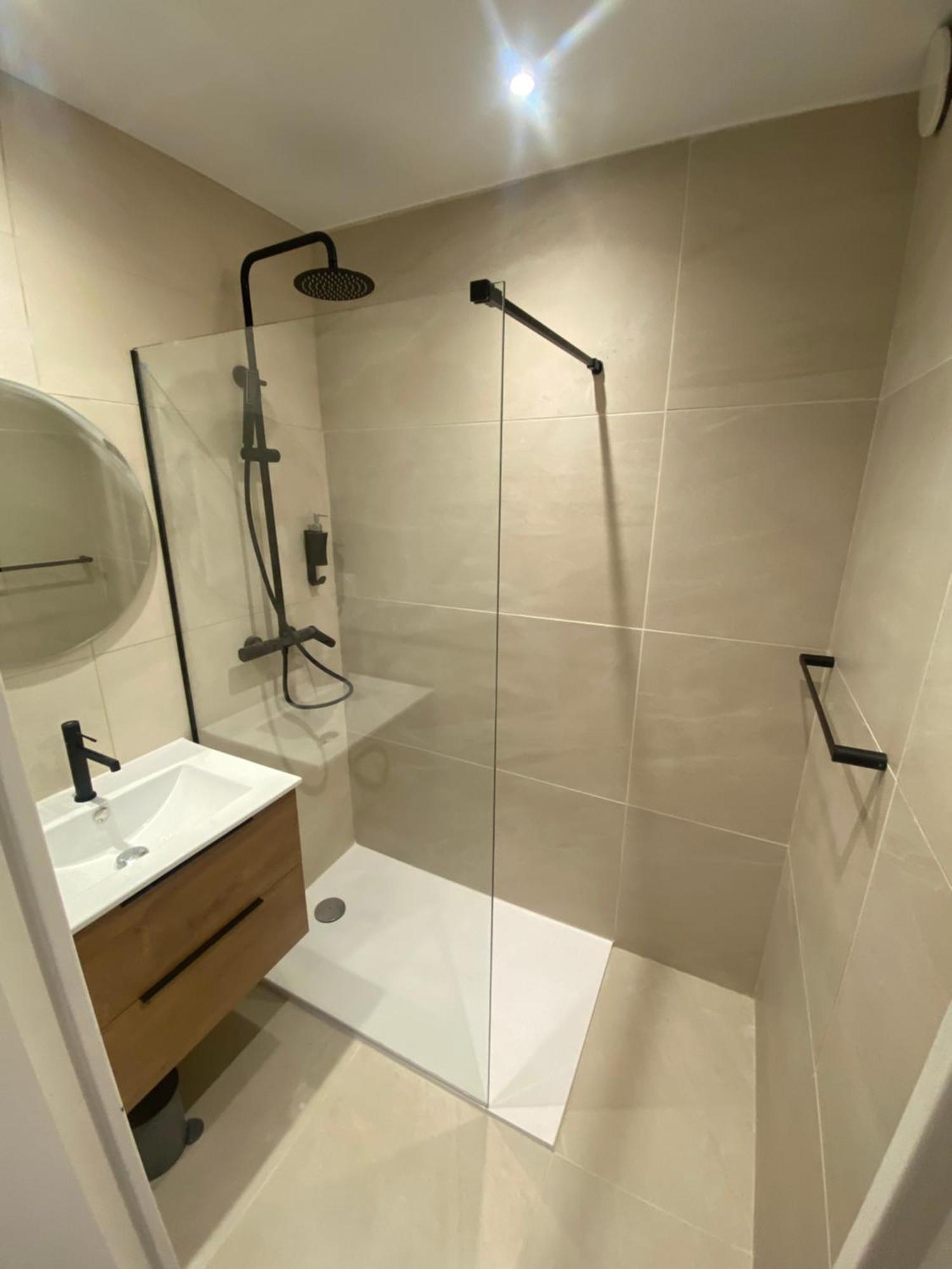 Appartement Avec Piscine 5 Min A Pieds Des Plages Vallauris Chambre photo